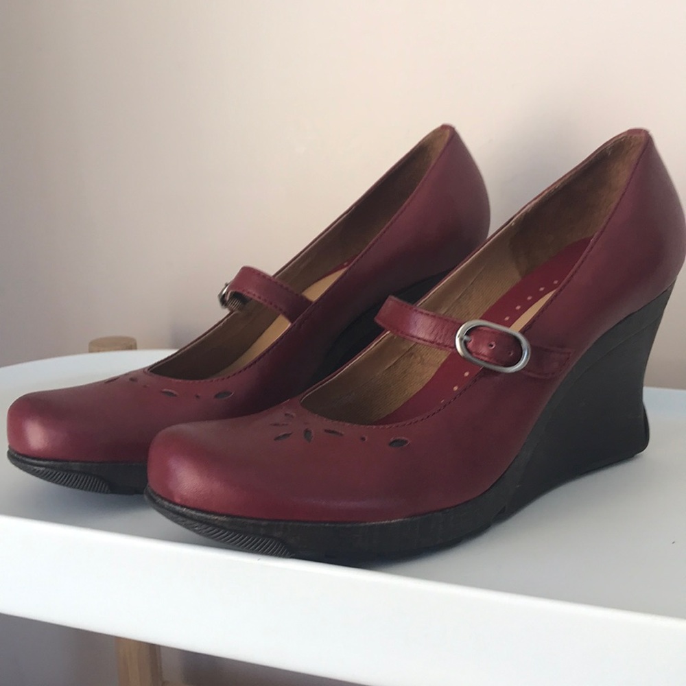 Red Kenneth Cole wedges